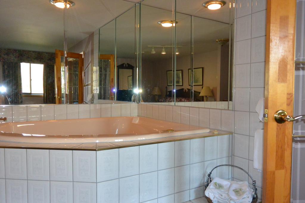 Mcintosh Country Inn & Conference Centre Morrisburg Eksteriør billede